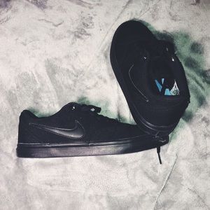 Nike black sneakers